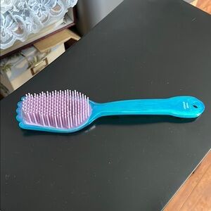 Ariel's Dinglehopper brush
